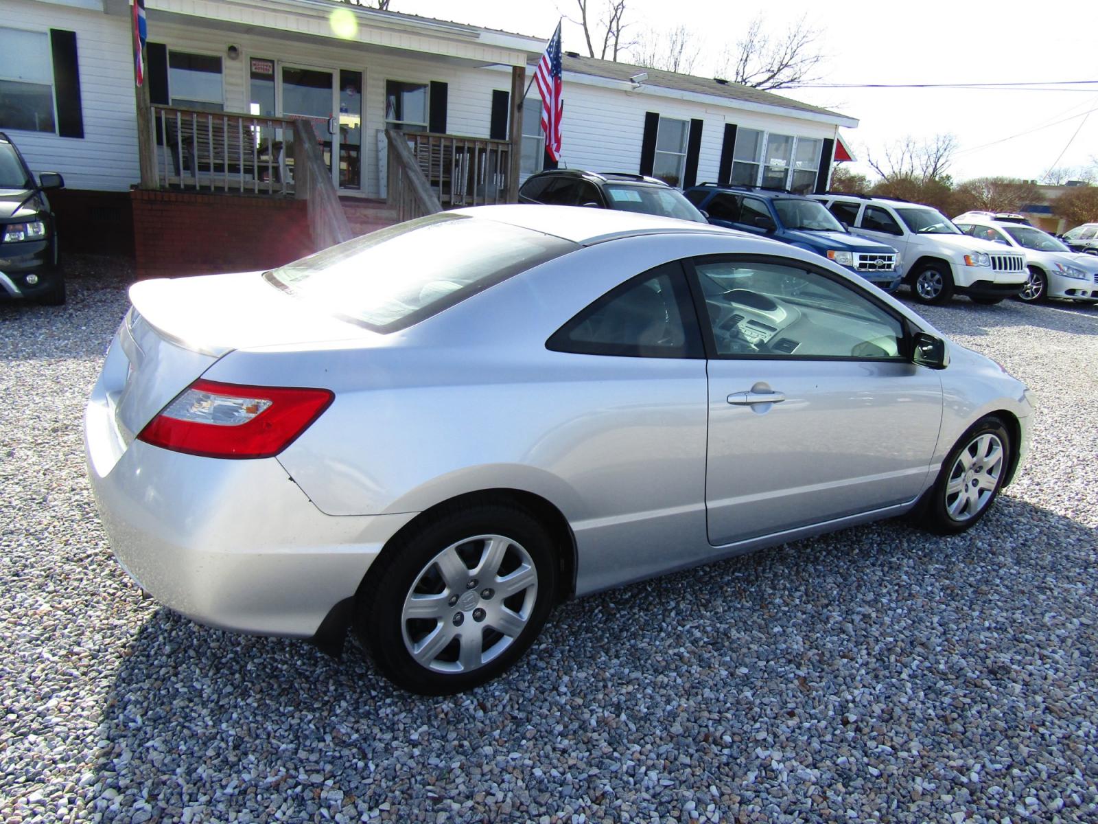 2011 Silver Honda Civic LX Coupe 5-Speed AT (2HGFG1B66BH) with an 1.8L L4 SOHC 16V engine, Automatic transmission, located at 15016 S Hwy 231, Midland City, AL, 36350, (334) 983-3001, 31.306210, -85.495277 - Photo #6